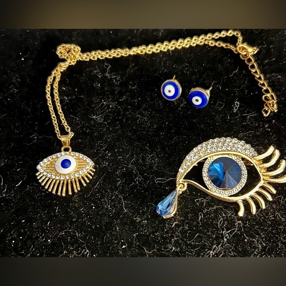 Upcycled Jewelry - 🪬 Mystic Blue Evil Eye Necklace Set.  Broach, earrings and Necklace